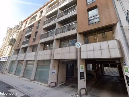 parking 11 m² macon