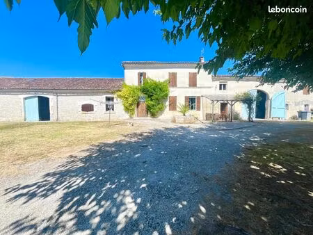 immeuble 27 pièces 726 m²