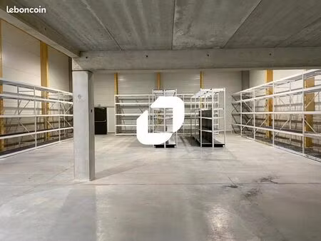 local d'activité 1 819 m²