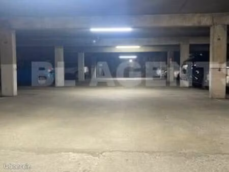 parking 11 m² le mans