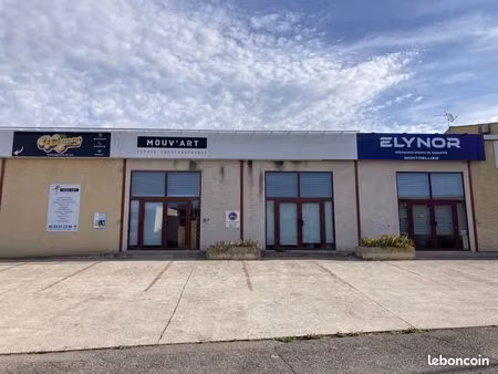 local d'activité commercial  salle de danse  sport show room 145 m² parkings