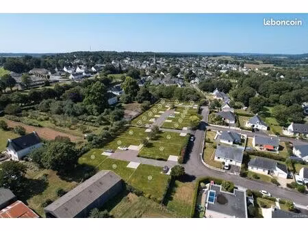 terrain proche du collège