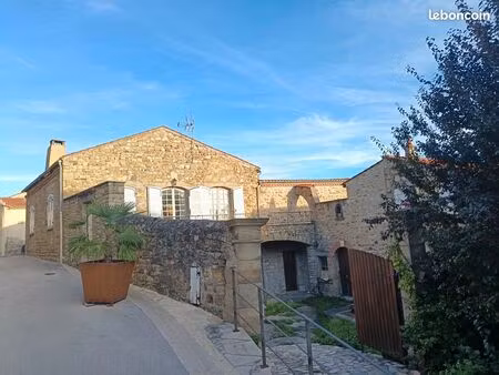 charmante maison en pierre avec jardin et dépendances