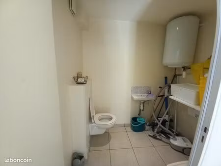 local aux normes pmr tres bien situe