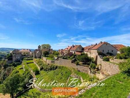 propriété d’exception – vue panoramique au cœur de château-chalon