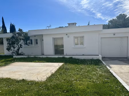 villa de plain pied entièrement rénovée à carnoux-en-provenc