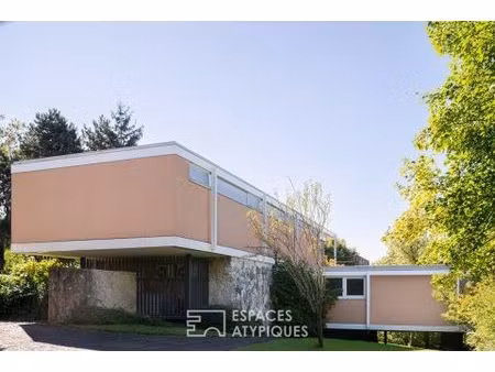 propriété d'architecte iconique et son parc arboré aux portes des vosges