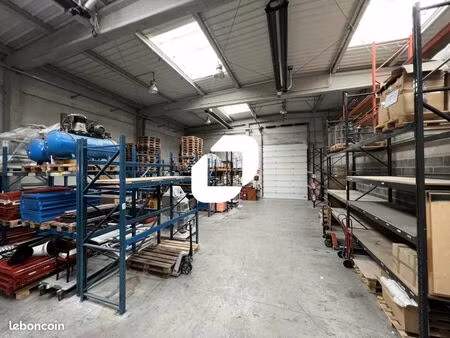 local d'activité 954 m²