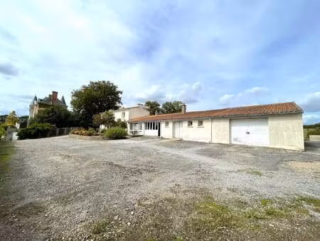 vente bureaux et commerces à oudon (44521) : à vendre / 155m² oudon