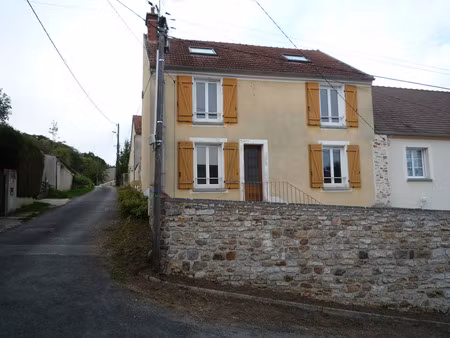 essomes sur marne (02) à vendre maison de 140 m2 à rénover avec cour fermée et grange de 4