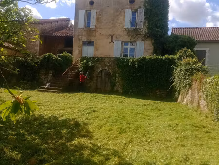 maison ancienne à saint-claud - 16450