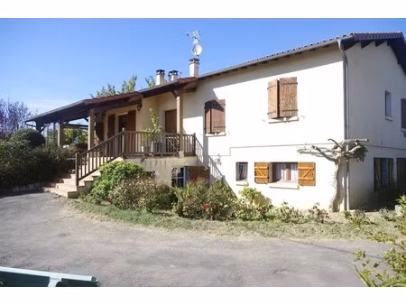 auterive 32  maison à vendre 8 pièces; grand sous-sol  piscine sur terrain de 1500 m²