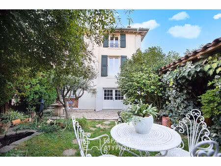 villa bourgeoise des années 30 avec jardin et garage