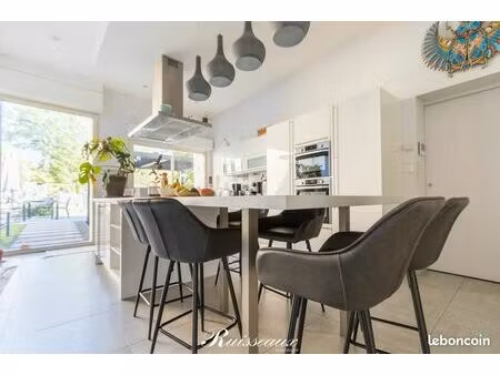 maison 8 pièces 332 m²