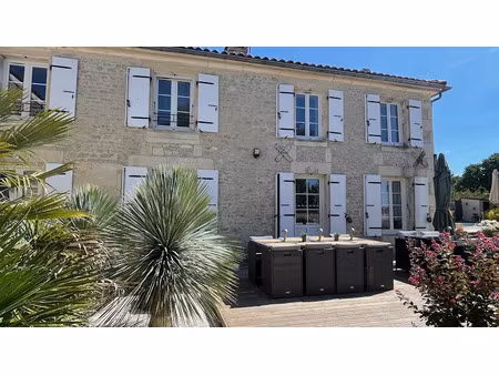 vente propriété 8 pièces 214 m² à courcelles (17400)  488 000 €