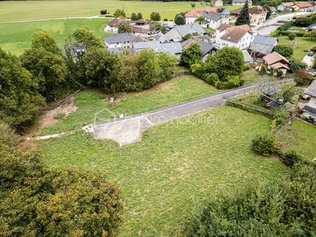 lotissement de 748 m² à lornay