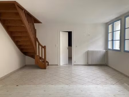 location appartement 4 pièces 136m² amou 40330