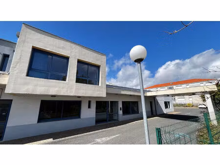 local commercial de 577 m2 avec parkings en plein centre de royan