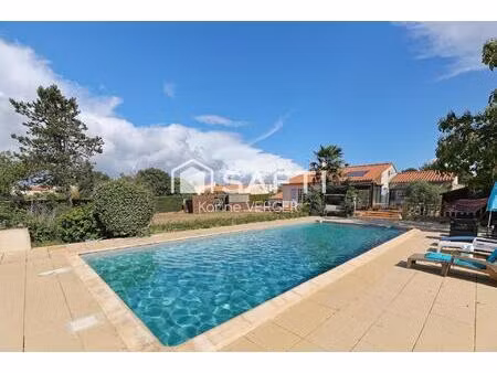 maison familiale avec piscine à la guyonnière