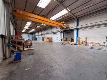 bâtiment indépendant à béligneux avec pont roulant de 10t