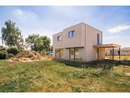 energiezuinige nieuwbouwwoning met 3 slaapkamers en carport op een rustige locatie