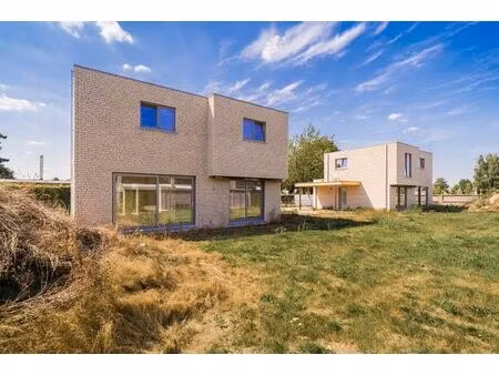 energiezuinige nieuwbouwwoning met 3 slaapkamers en carport op een rustige locatie