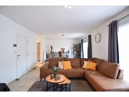 rustig gelegen gezinswoning met 3 slaapkamers  garage en zonnige tuin te heule