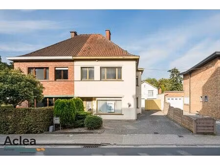 te renoveren woning met grote magazijnruimte en veel potentieel