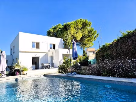 villa familiale avec piscine  jardin et studio indépendant