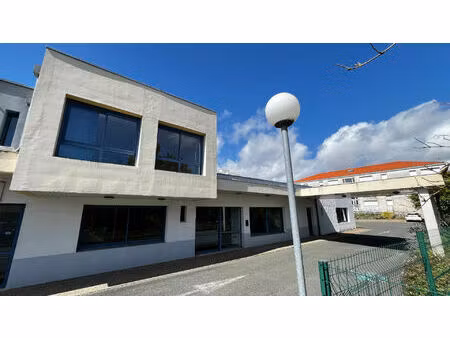 vente local commercial  577.00m²  royan