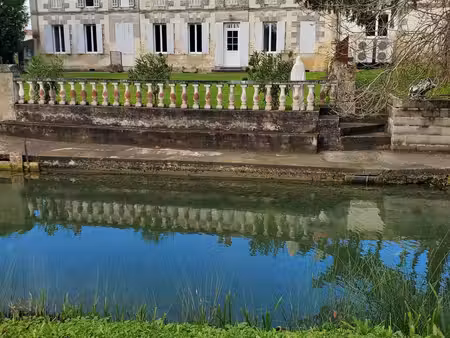 maison  10 pièces  surface de 247 m2 sur terrain de 15057 m2  située tout proche de...