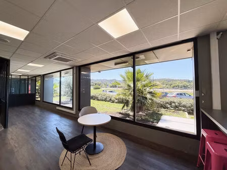 location local commercial 210m2 les pennes-mirabeau 13170 - 1900 € - surface privée