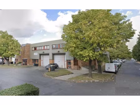 local d'activité / pied d'autoroute a1/a3