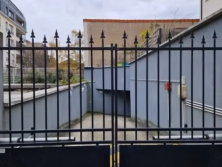 parking 12 m² alfortville (petite voiture)