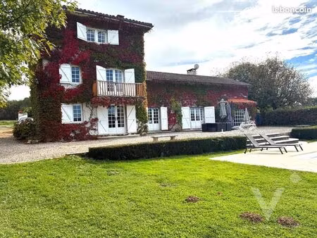 maison 9 pièces 230 m²