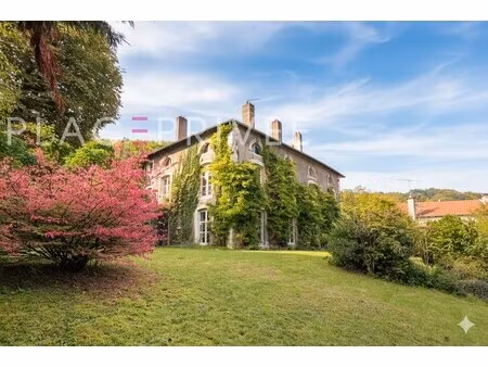 maison de luxe à vendre dans le quartier village-haut de penoy-les cheminots