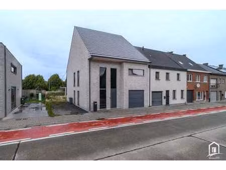 ruime en recente gezinswoning te erpe