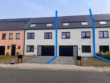 prachtige nieuwbouwwoning met 6 slaapkamers  tuin en acht...