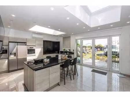 spacieuse villa de prestige avec finition haute gamme