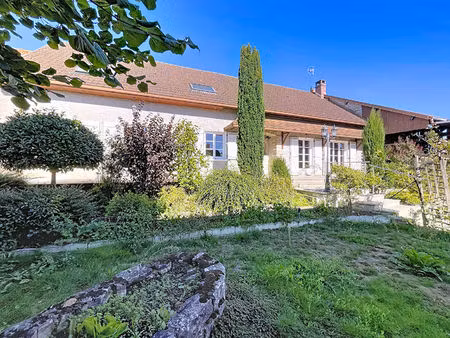 ensemble immobilier situé à ruffey-les-echirey - deux maisons + hangar.