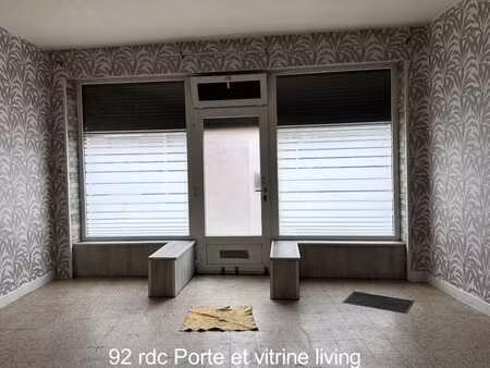 petit ilot immobilier prés des écoles  bus   centre