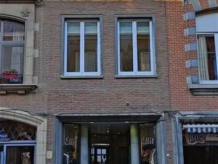 bien de rapport comprenant rez commercial et 2 unités locati