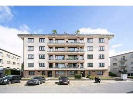 centraal gelegen appartement met twee slaapkamers & terras.