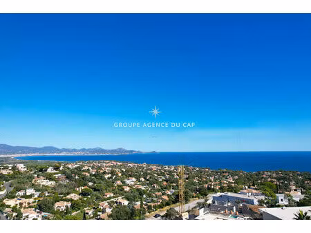 vente terrain 1960 m² roquebrune-sur-argens (83380)