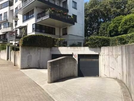 au pied du shopping de woluwé - métro roodebeek !