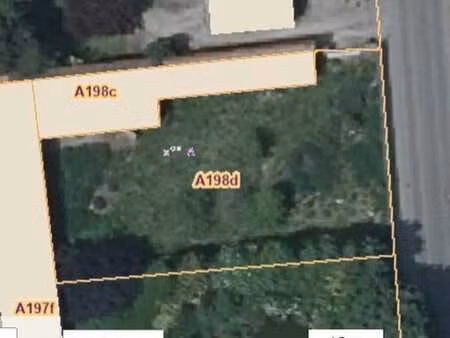 terrain à bâtir + grange sur terrain dans un cadre recherché