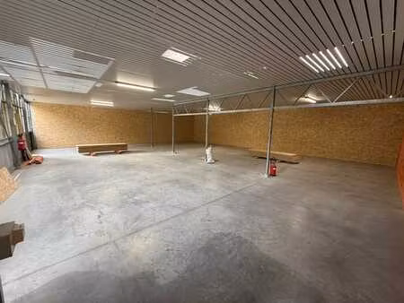 entrepôt de 195 m² à louer