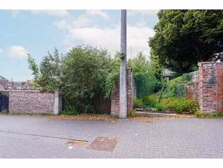 terrain à bâtir de 04a 70ca - 10 mètres de façade!