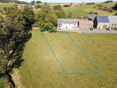 à 9 minutes de marche  belle parcelle à bâtir de 8ares 33ca