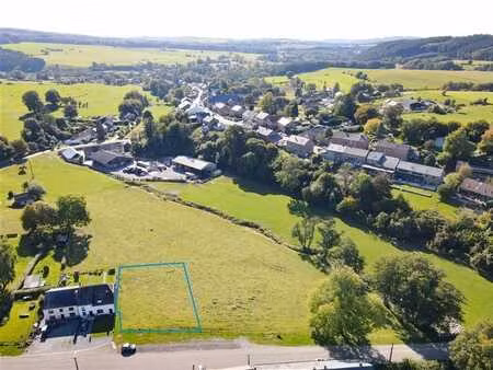 à 9 minutes de marche  belle parcelle à bâtir de 8ares 33ca